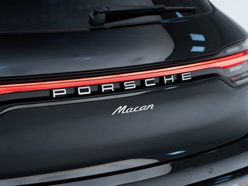 Certified 2026 Porsche Macan AWD/4WD image 13