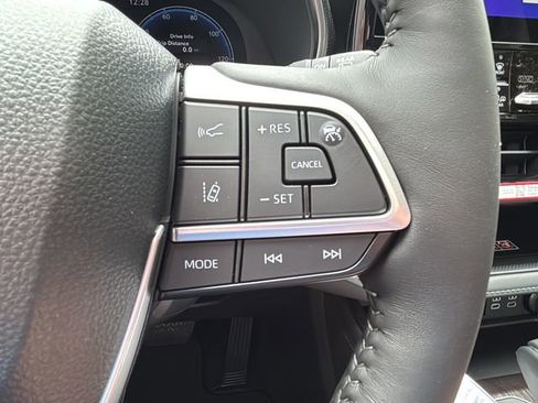 New 2026 Toyota Highlander Platinum AWD/4WD image 22