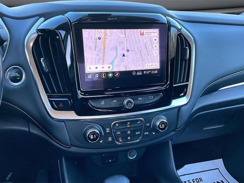 Used 2021 Chevrolet Traverse LT image 9