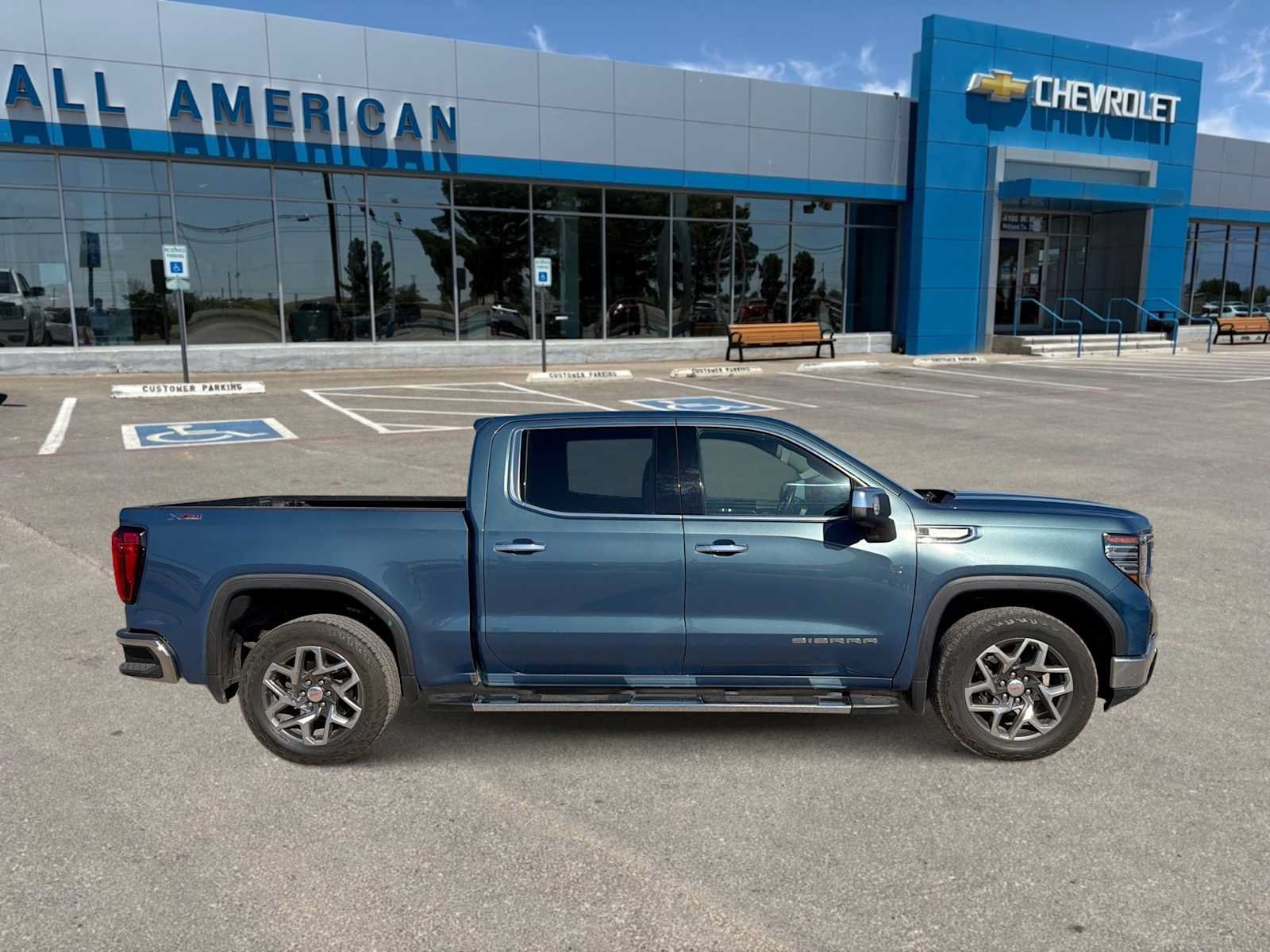 Used 2024 GMC Sierra 1500 SLT AWD/4WD image 9