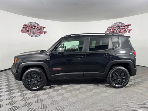 Used 2018 Jeep Renegade Trailhawk w/ Cold Weather Group II image 4