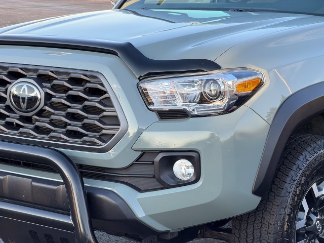 Certified 2023 Toyota Tacoma TRD Off-Road AWD/4WD image 10