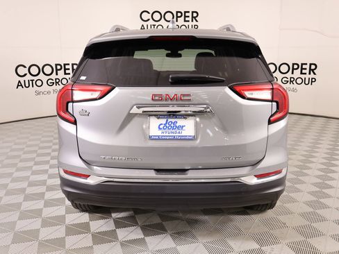 Used 2024 GMC Terrain SLT image 21