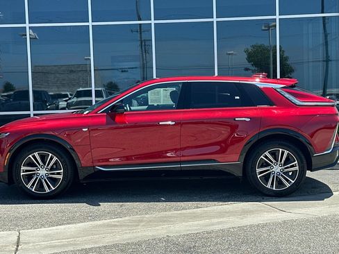 Used 2026 Cadillac Lyriq Luxury RWD image 7