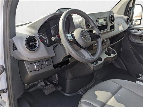 New 2025 Mercedes-Benz Sprinter 2500 image 3