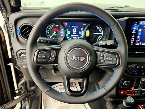 Used 2025 Jeep Wrangler Unlimited Rubicon 4xe w/ Convenience Group AWD/4WD image 13