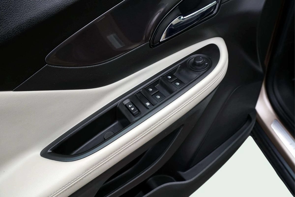 Used 2019 Buick Encore Sport Touring w/ Safety Package FWD image 16