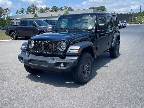 Used 2025 Jeep Wrangler Unlimited Sport AWD/4WD image 3