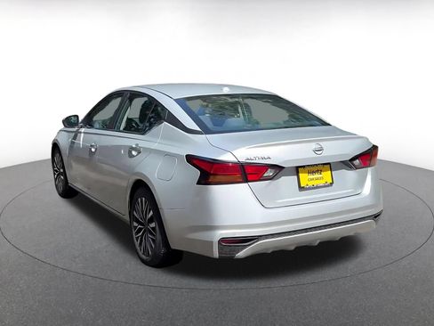 Used 2025 Nissan Altima 2.5 SV FWD image 9