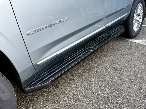 Used 2024 GMC Yukon Denali w/ Advanced Technology Package AWD/4WD image 30