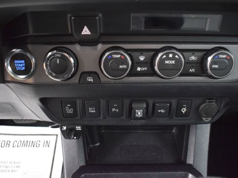 Used 2021 Toyota Tacoma TRD Sport w/ Technology Package AWD/4WD image 16