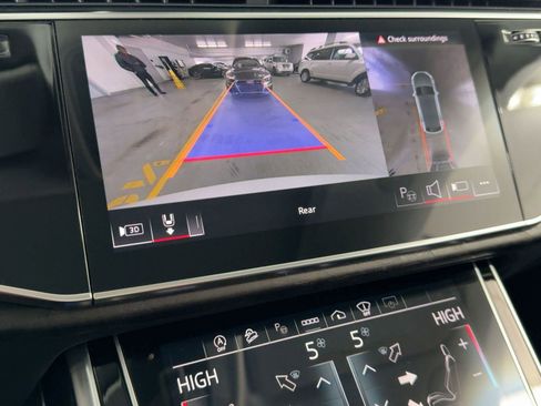 Certified 2023 Audi Q8 Prestige image 24