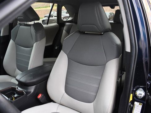 Used 2020 Toyota RAV4 Limited image 17