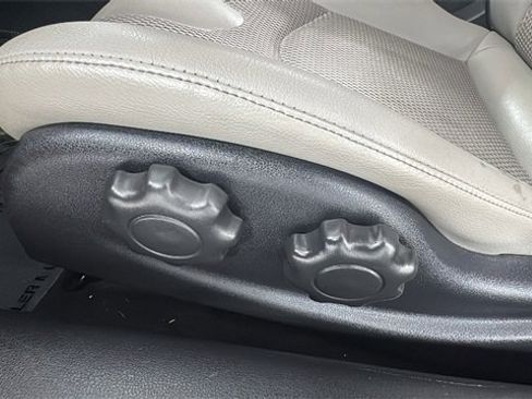 Used 2017 Nissan 370Z Touring image 11