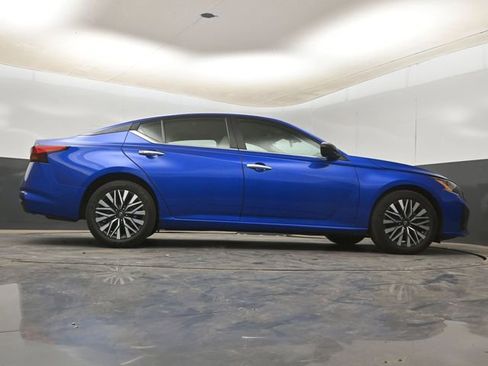 Used 2025 Nissan Altima 2.5 SV FWD image 16