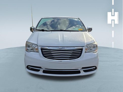 Used 2015 Chrysler Town & Country Limited Platinum image 2