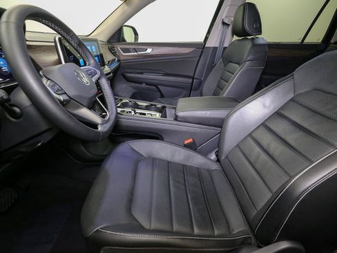 Used 2025 Volkswagen Atlas SEL AWD/4WD image 46