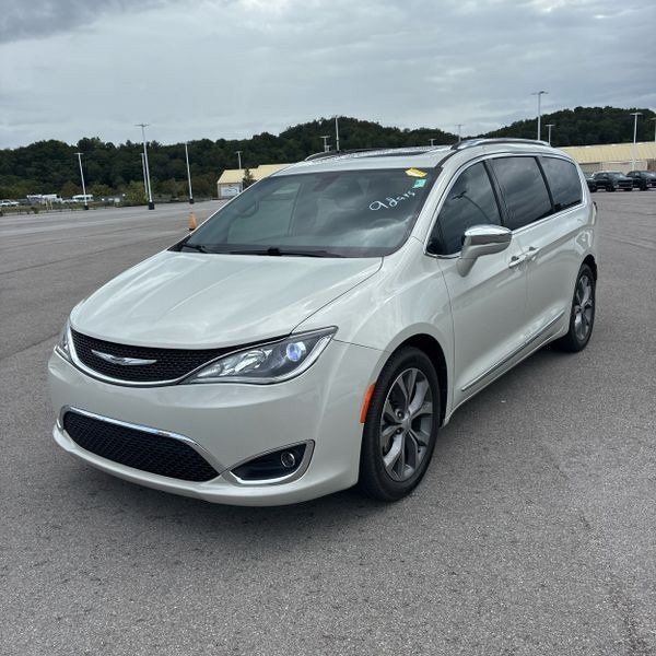 Used 2020 Chrysler Pacifica Limited FWD image 2