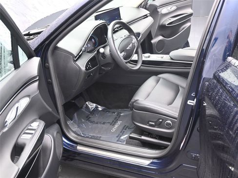 Used 2025 Genesis GV70 2.5T image 5