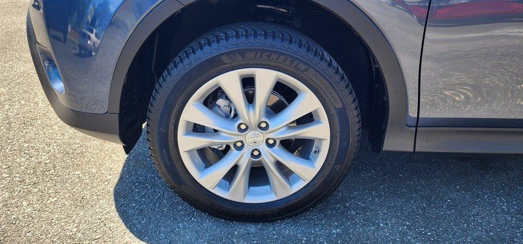 Used 2014 Toyota RAV4 Limited w/ Technology Package FWD image 15