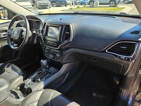 Used 2020 Jeep Cherokee Latitude Plus w/ Cold Weather Group AWD/4WD image 34