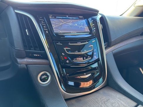 Used 2019 Cadillac Escalade Premium Luxury image 10