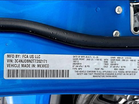 New 2026 Jeep Compass Latitude image 8