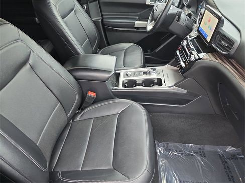 Used 2021 Ford Explorer Limited w/ Equipment Group 301A image 12