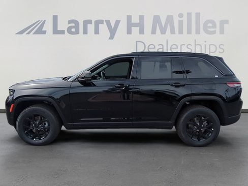 New 2026 Jeep Grand Cherokee Altitude AWD/4WD image 2