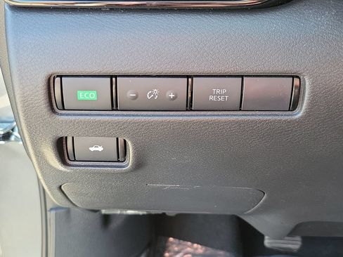 Used 2025 Nissan Sentra SV FWD image 29