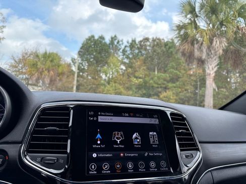 Used 2022 Jeep Grand Cherokee Limited image 26