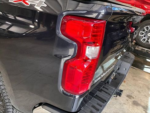 Used 2022 Chevrolet Silverado 1500 LT AWD/4WD image 35
