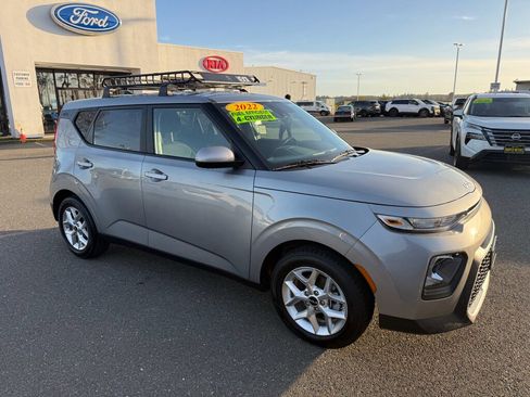 Used 2022 Kia Soul LX w/ Technology Package image 6