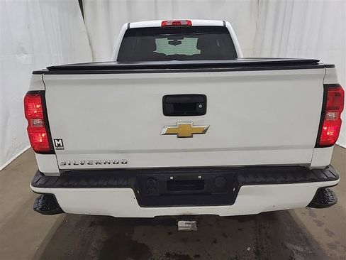 Used 2018 Chevrolet Silverado 1500 Custom w/ Custom Value Package image 4