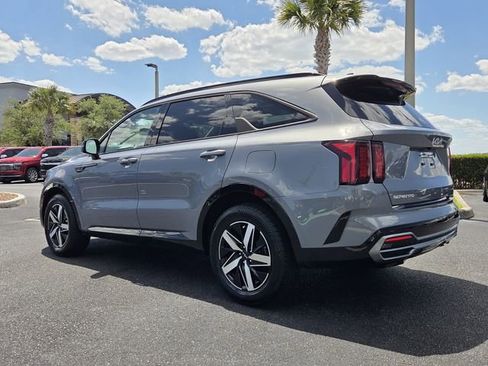 Used 2023 Kia Sorento EX w/ Panoramic Sunroof Package FWD image 4