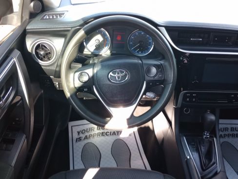 Used 2017 Toyota Corolla LE image 9