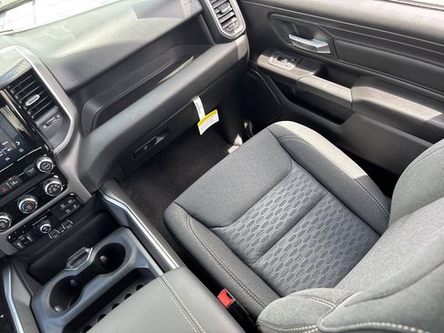 New 2026 RAM 1500 Express AWD/4WD image 13