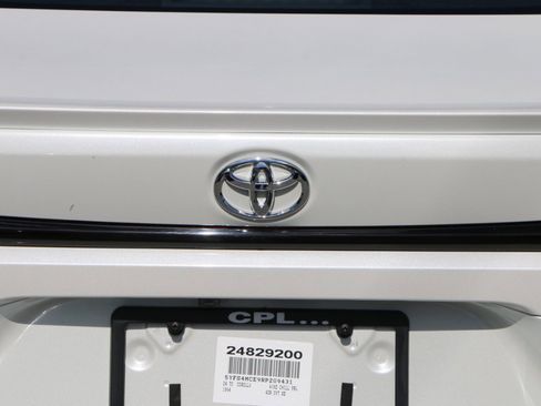 Used 2024 Toyota Corolla SE FWD image 5