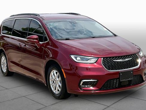Used 2022 Chrysler Pacifica Touring-L FWD image 3