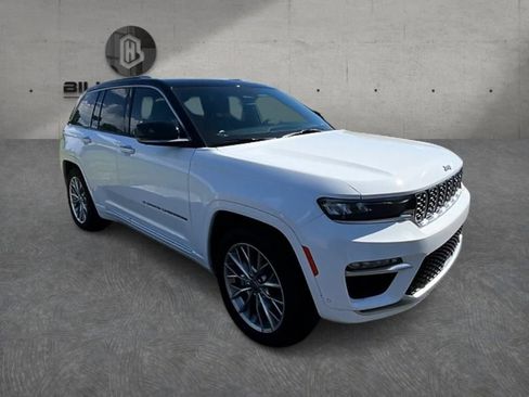 Used 2023 Jeep Grand Cherokee Summit AWD/4WD image 3
