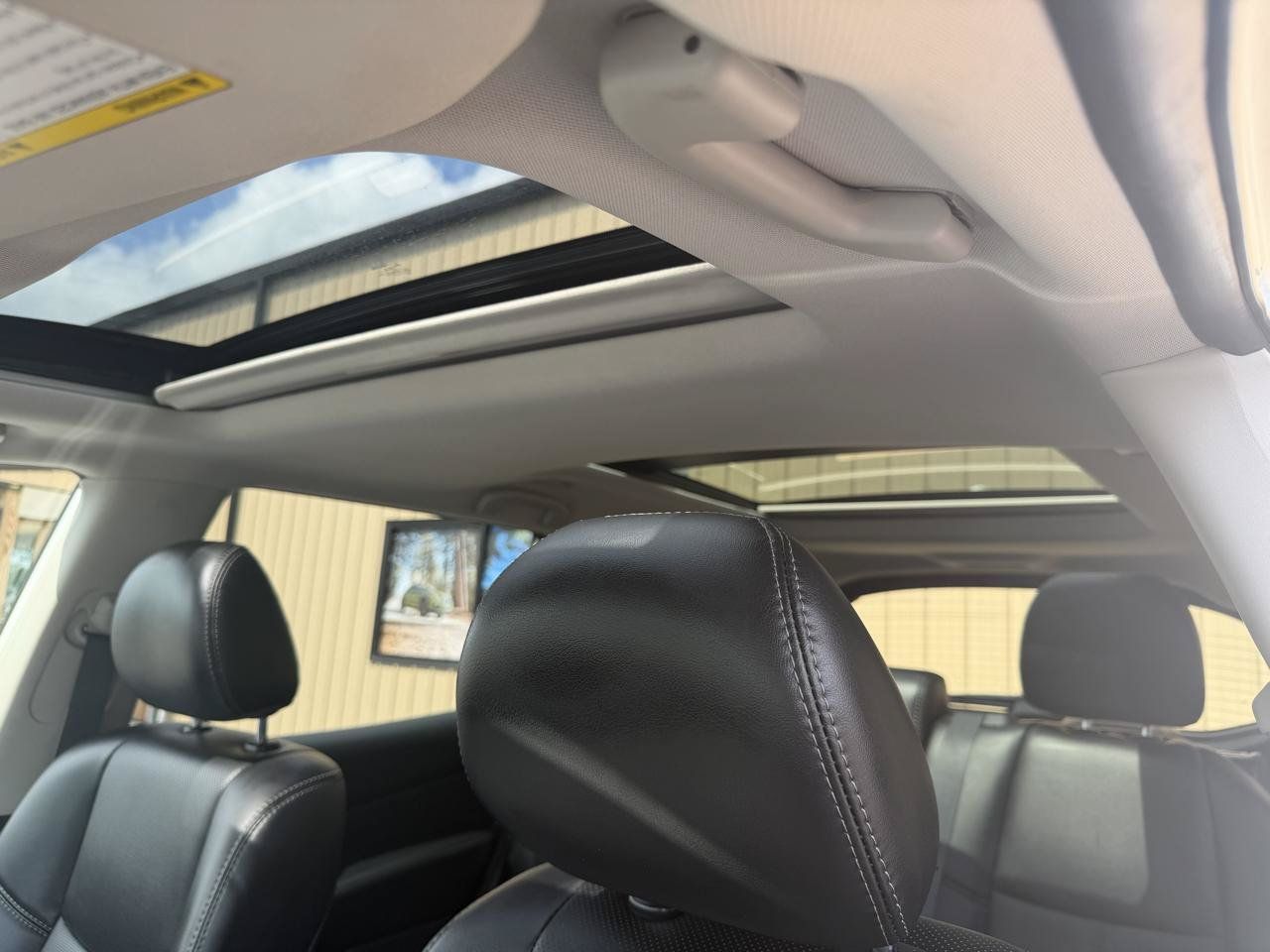 Used 2020 Nissan Pathfinder Platinum FWD image 18