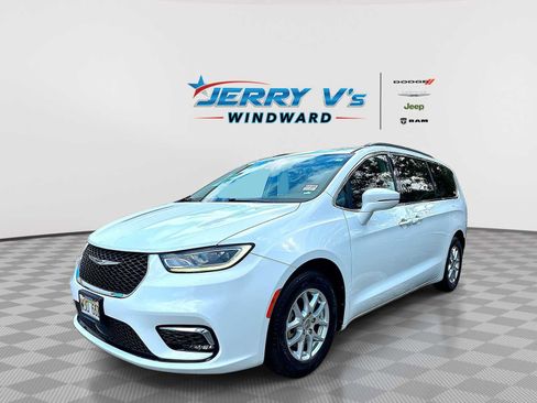 Used 2022 Chrysler Pacifica Touring-L image 1