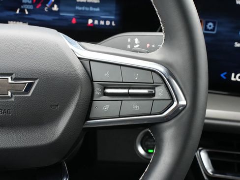 Used 2025 Chevrolet Traverse LT w/ Midnight/Sport Edition FWD image 8