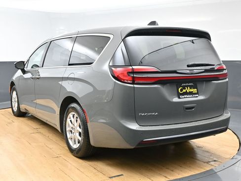 Used 2025 Chrysler Pacifica Select FWD image 7
