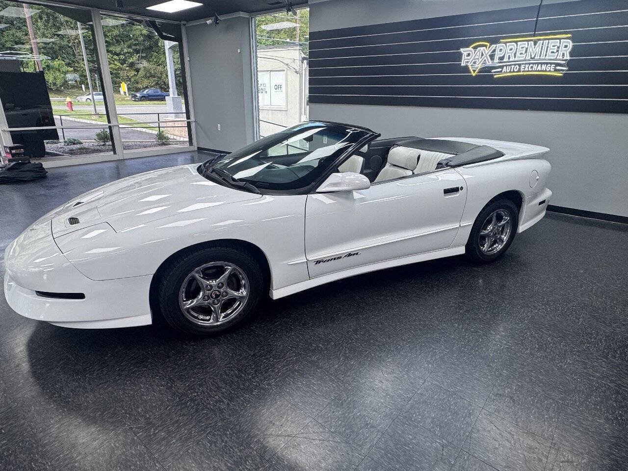 Used 1995 Pontiac Firebird Trans Am RWD image 2