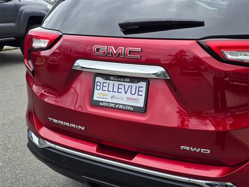 Used 2022 GMC Terrain SLT w/ Infotainment Package II image 15