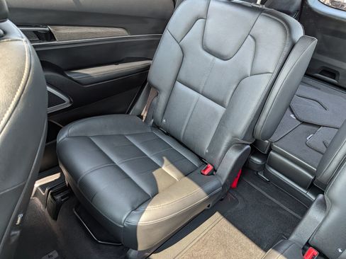 Used 2021 Kia Telluride EX w/ EX Premium Package AWD/4WD image 12