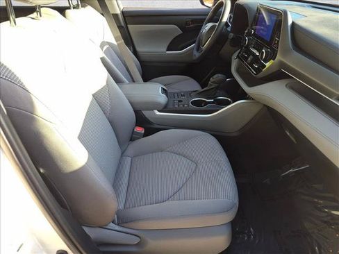 Used 2023 Toyota Highlander L AWD/4WD image 19