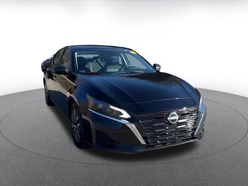 Used 2025 Nissan Altima 2.5 SV image 15