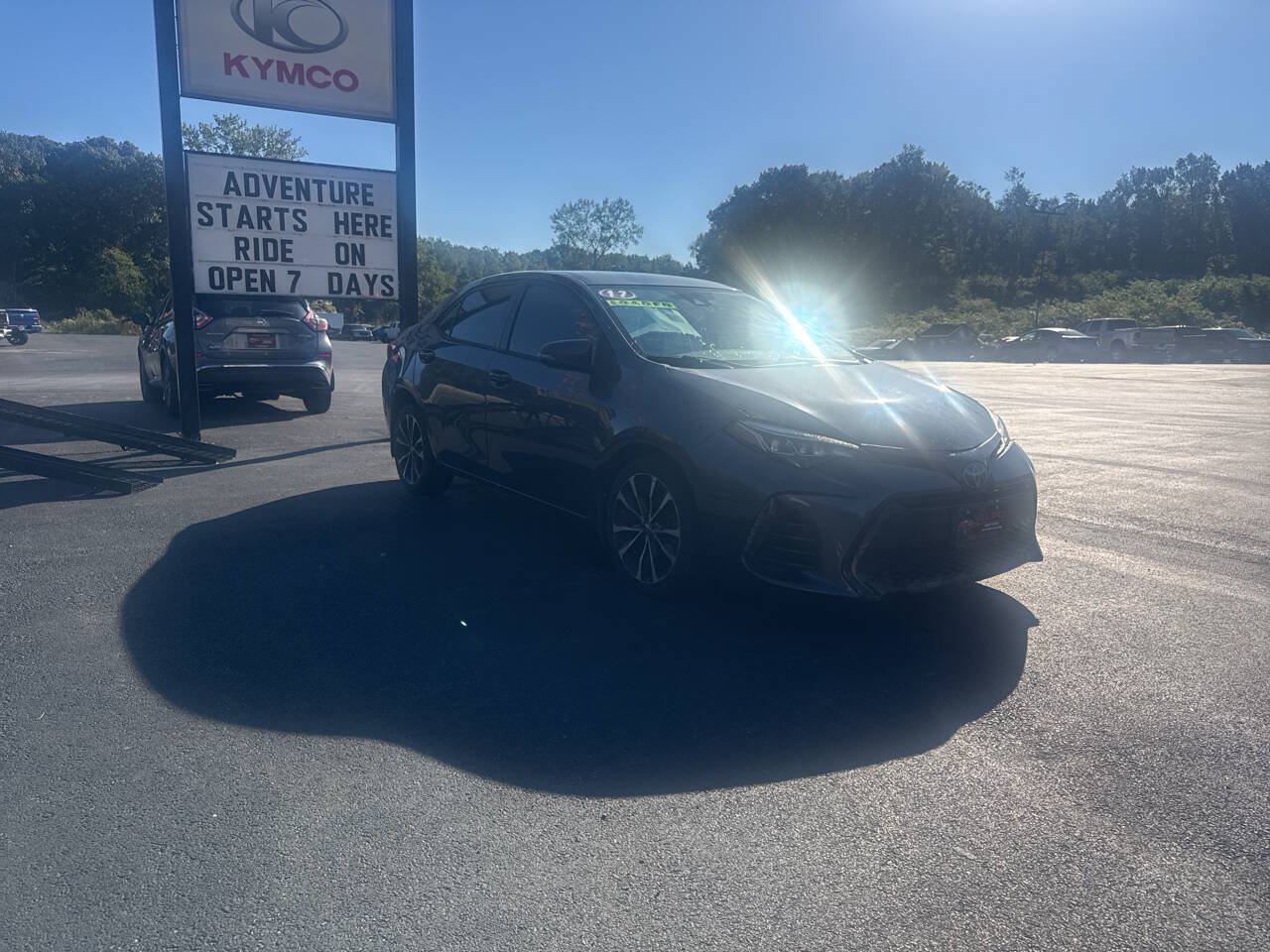 Used 2017 Toyota Corolla SE w/ Carpet Mat Package (TMS) FWD image 6